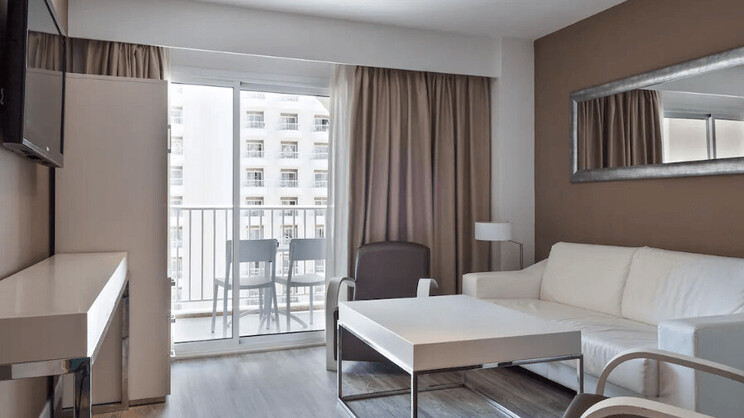 XTRA Sol Family Room 